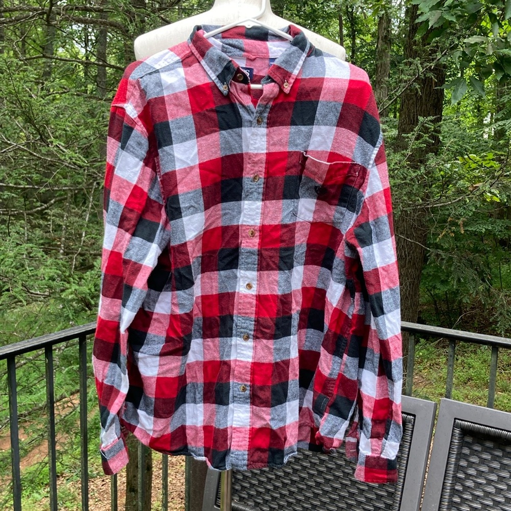 Chaps red/black/white button up plaid flannel long sleeve is a bit pilly sz. XXL